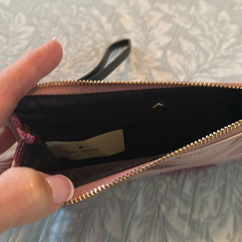 NWOT Kate Spade floral Leather Wristlet Wristlet 7 in x 4 in